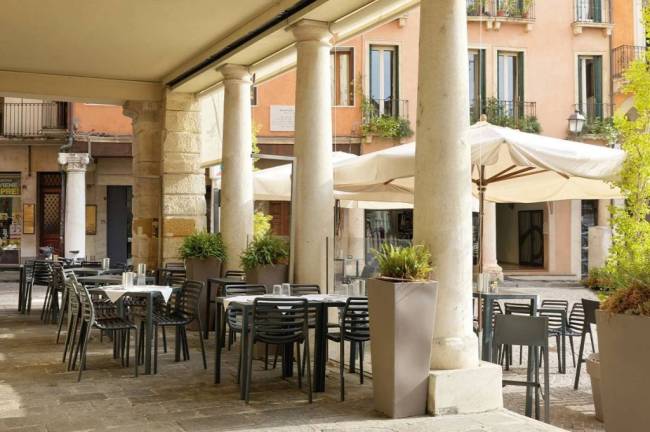 Стул пластиковый Doga Bistrot антрацит 530х550х825 мм