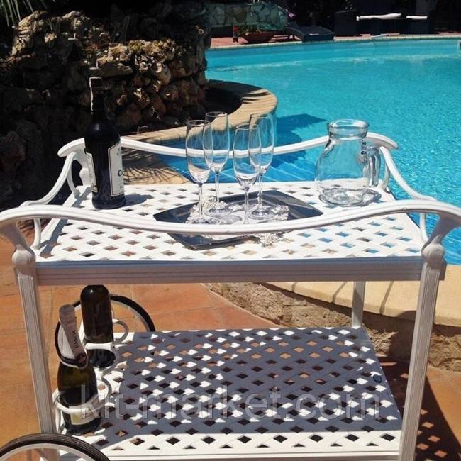 Сервировочный стол из литого алюминия Сервировочный стол из литого алюминия